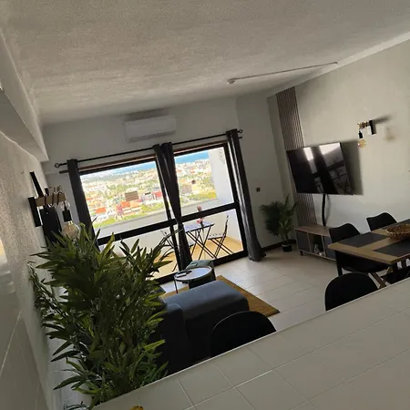 Cozy Sea View With Balcony & Access *