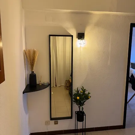 Cozy Sea View With Balcony & Access Apartment *