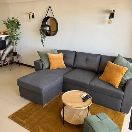 Apartment Cozy Sea View With Balcony & Access *