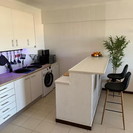 Cozy Sea View With Balcony & Access Apartment *