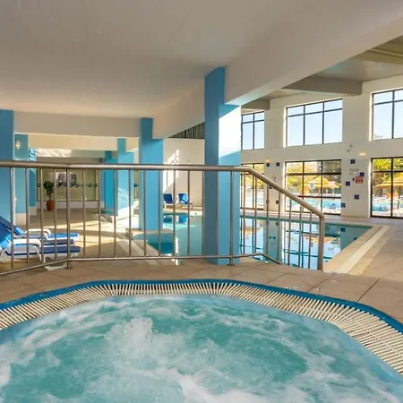 Cozy Sea View With Balcony & Access Apartment