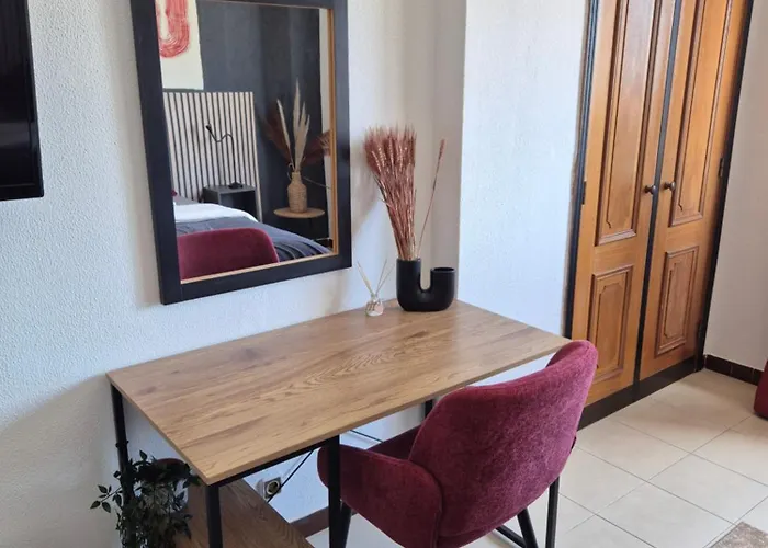 Cozy Sea View With Balcony & Access *