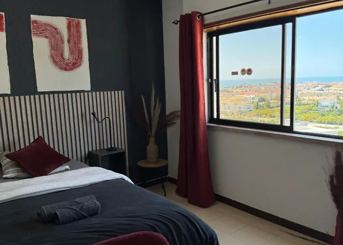 Cozy Sea View With Balcony & Access *