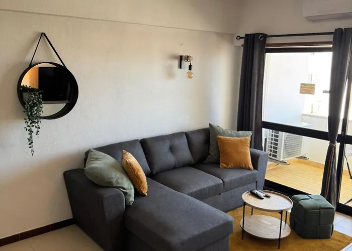 Cozy Sea View With Balcony & Access Apartment *